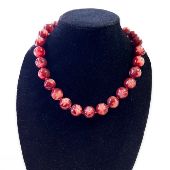 Vintage moonglow beaded necklace with flower center and sparkle in each bead - Picture 3 of 15